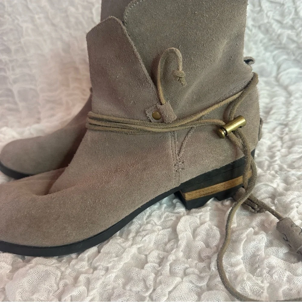 Sorel Farah Waterproof Suede Booties Tan Size 10 Ankle Boots